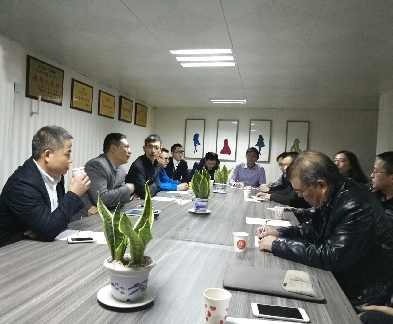 產業互聯網企業應當反哺行業，主動承擔產業鏈公共服務，各方平臺需具備政府行業相關政策的落地功能 title=